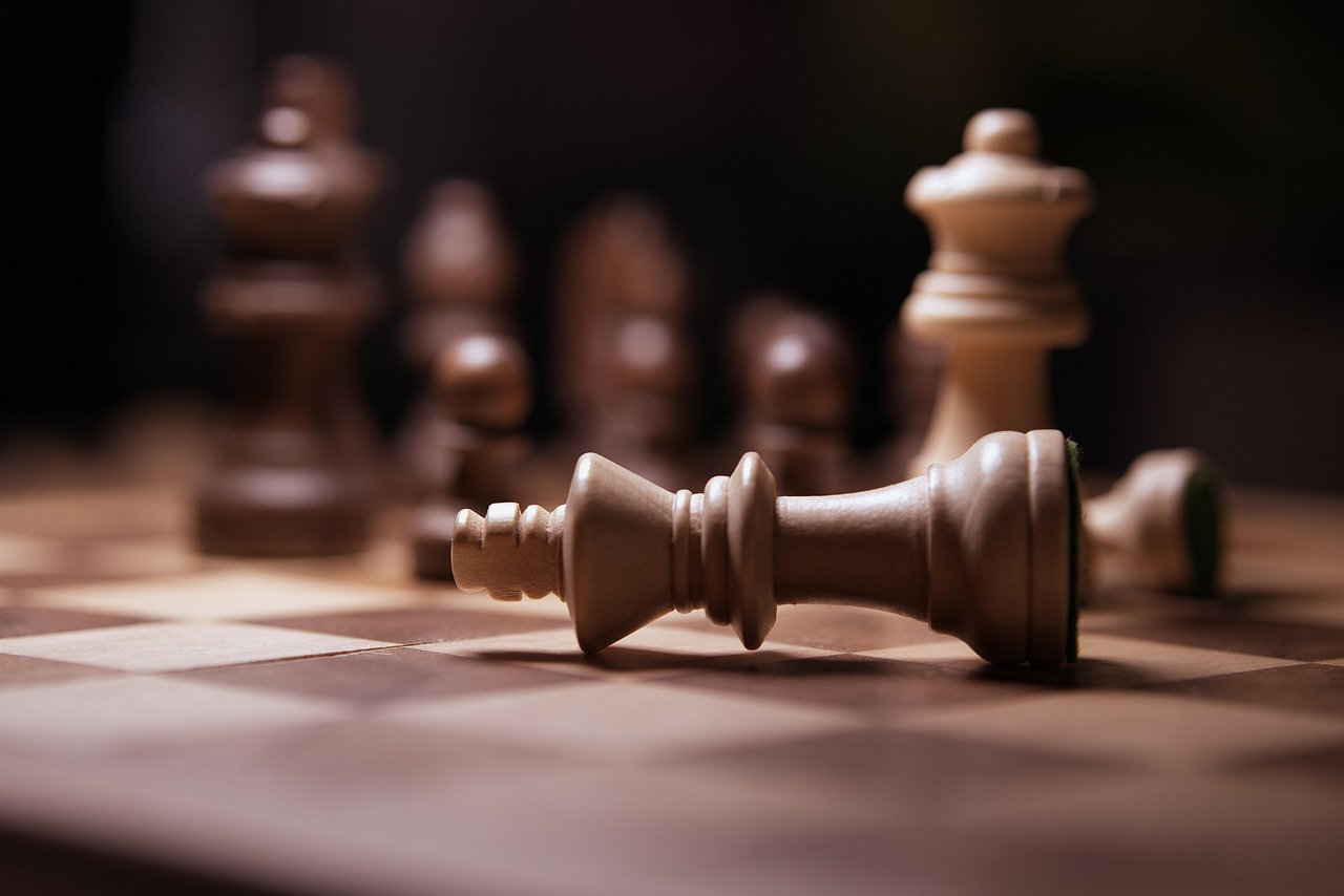 Chess king capitulation